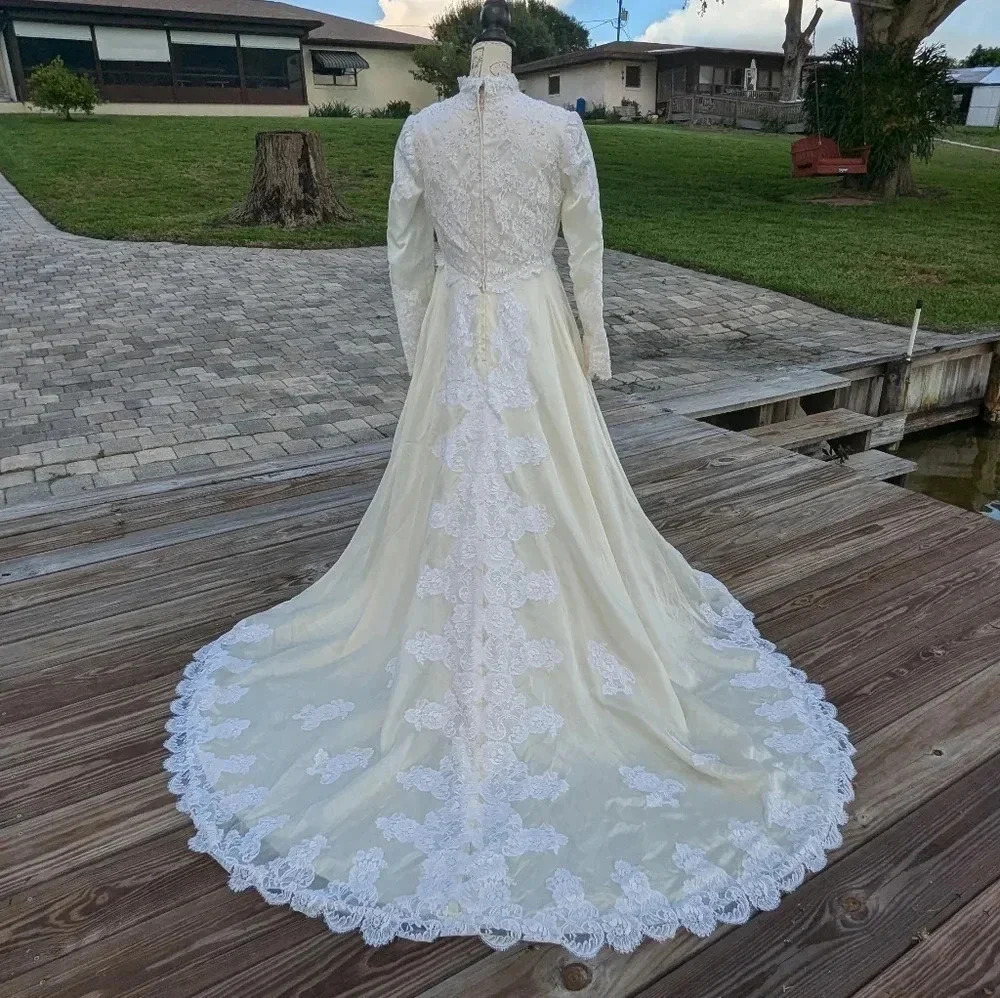 Vintage Unbranded Long Sleeve Ivory Wedding Dress - Picture 5 of 13
